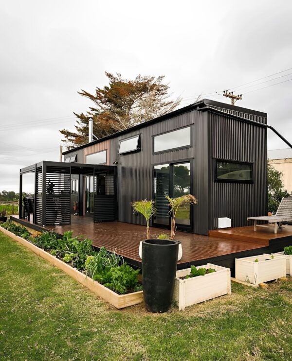 Luxury 40ft prefab container house with easy-folding sandwich panels. - M-W Containers